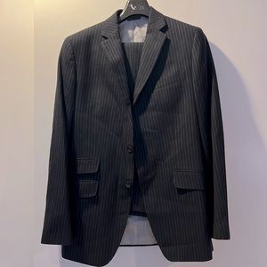 Mens banana republic suit - 38R